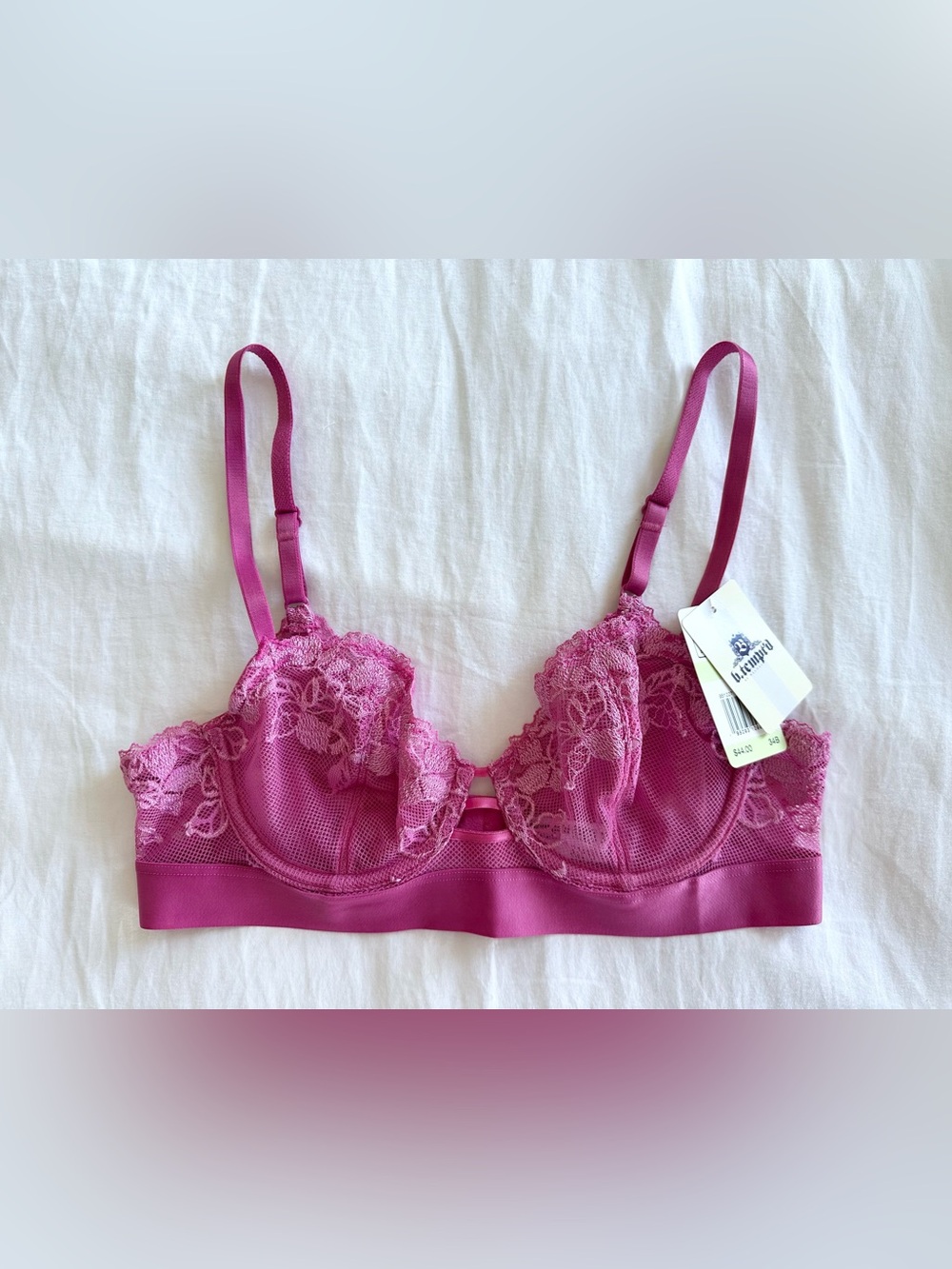 🆕 b.tempt'd fuchsia lace bra size US 34B